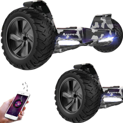 Hoverboard fuoristrada 8,5 pollici Mimetico – vista di tre quarti, dettaglio della ruota e smartphone con app musicale
